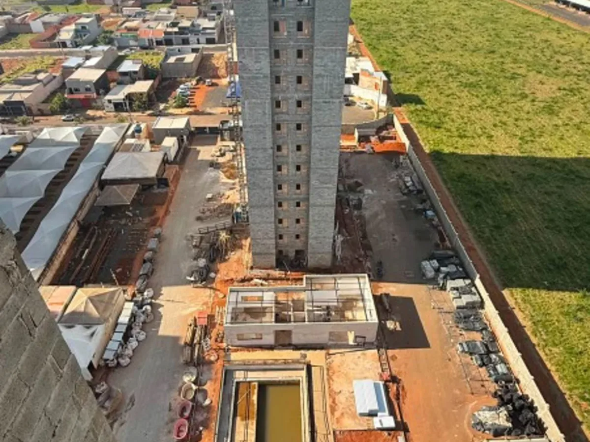 Vista aérea da obra do Matíz Residence em construção na zona norte de Uberlândia