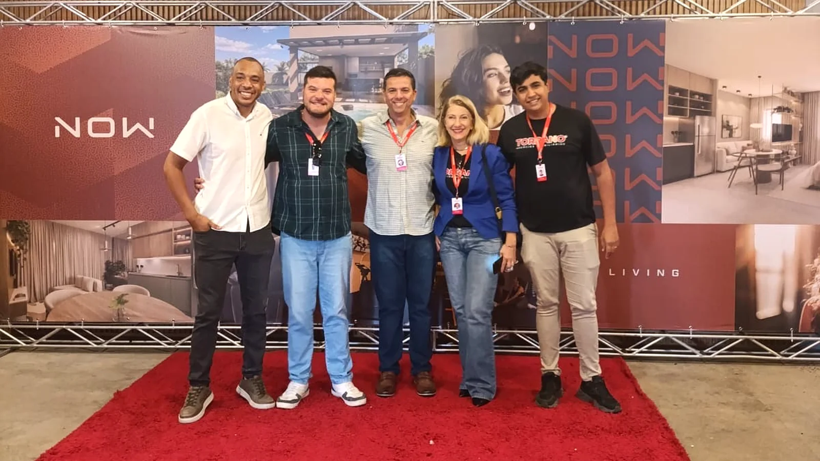 Marco Tulio com parte da equipe da Torrano no lancamento do NOW Living, da Vitta, no Tibery, em Uberlandia