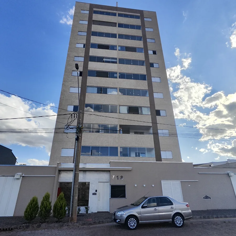 Foto real da fachada do Vista Reale Residence, na Av. Carlos Gomes, 718, Tubalina, em outubro de 2025