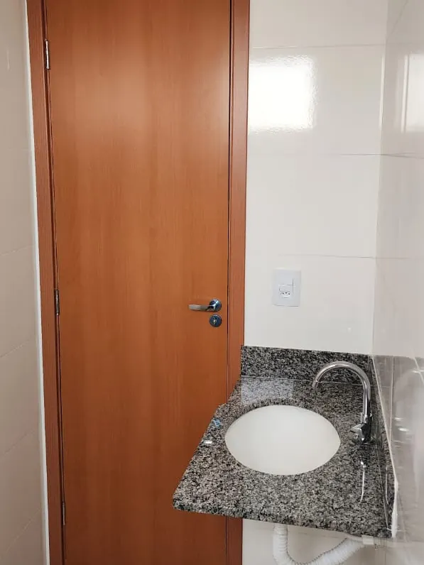 Pia do banheiro em granito